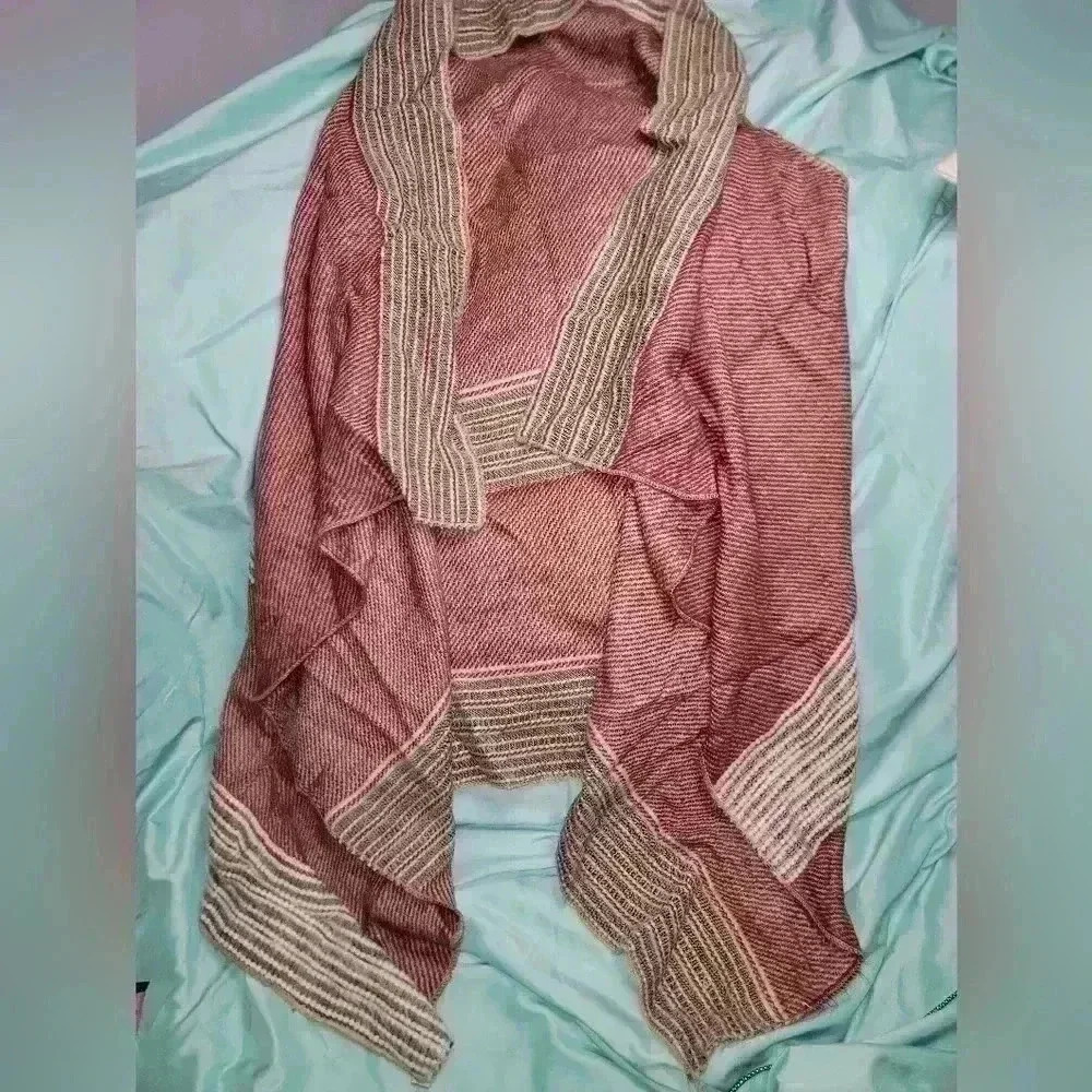 Poncho Type Vest - Picture 3 of 4